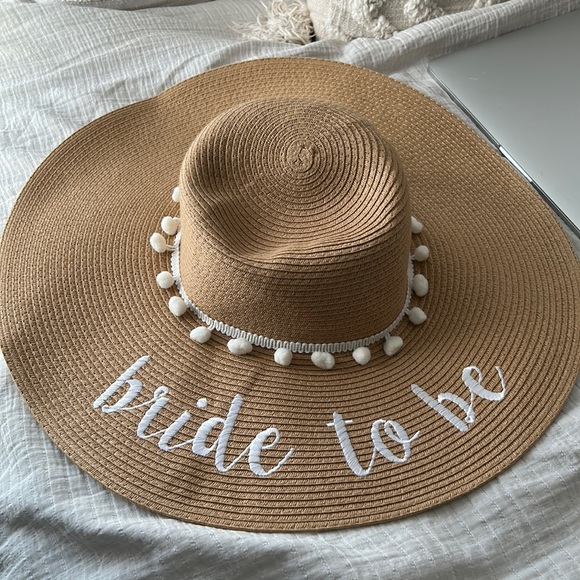 Wide brimmed bride to be hat - Picture 1 of 1